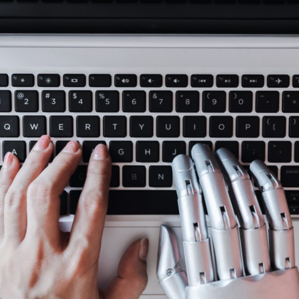 Chatbots para Clínicas: Comparativo entre 3 opções de chatbots – Cloudia, Manychat e Chatfuel