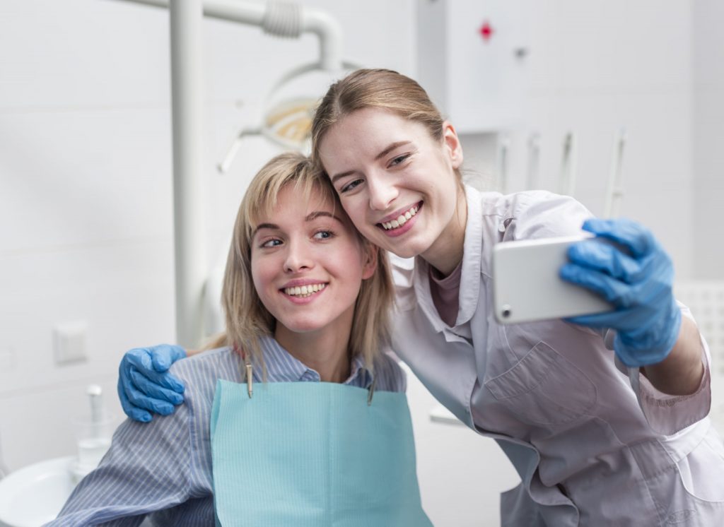 Influenciadores da odontologia: 7 nomes para transformar seu consultório