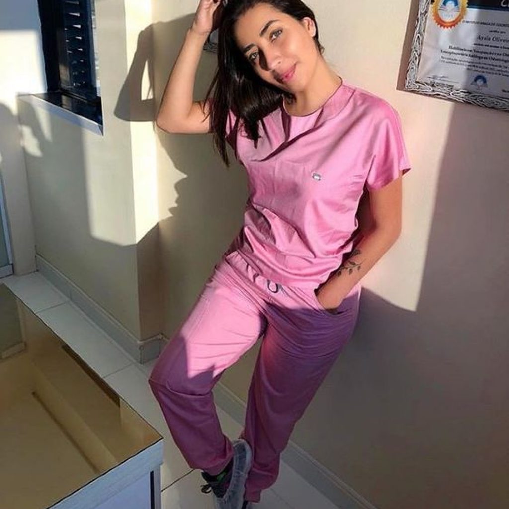 Uniformes para médicos: 7 modelos para se inspirar e dicas para escolher